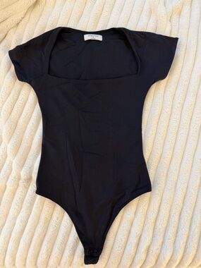 Aritzia Babaton Black Square Neck Short Sleeve Bodysuit